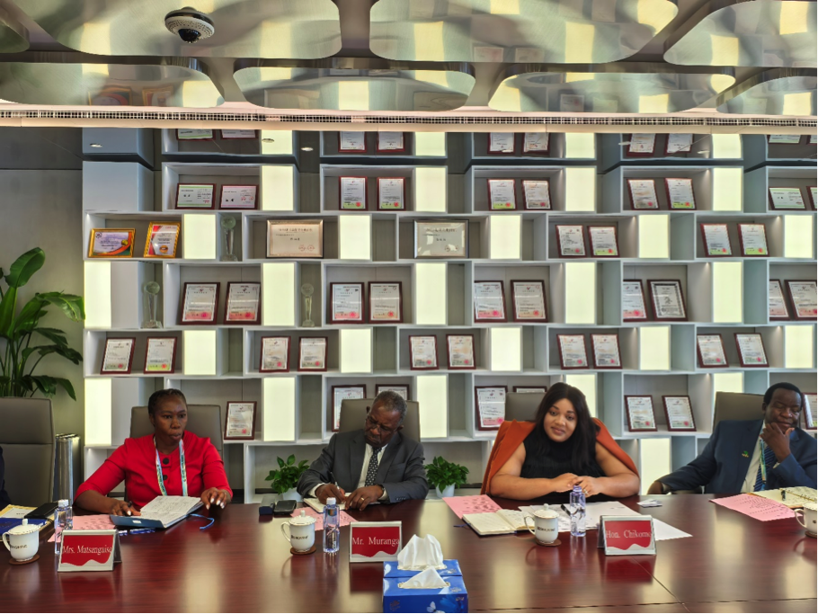 津巴布韦副外长到访XC-Sports资源集团总部